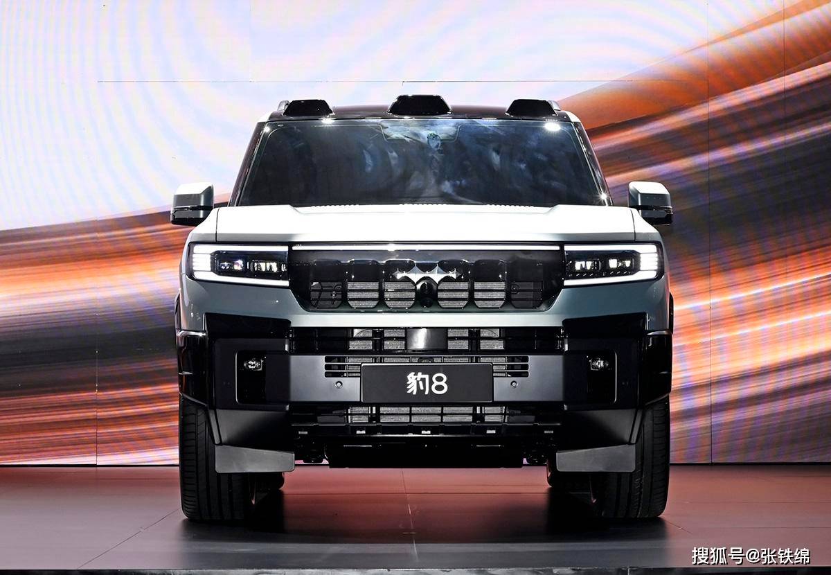 方程豹豹8定位大型suv,采用了ctc电池底盘一体化技术的非承载式车身