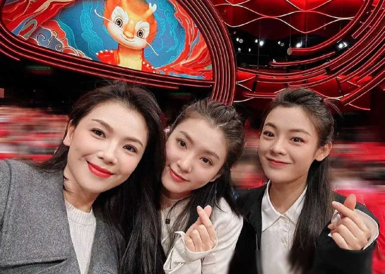 陈丽君鞠婧祎同框辨美:雌雄同体美人之谜?_杨颖_美貌_公众