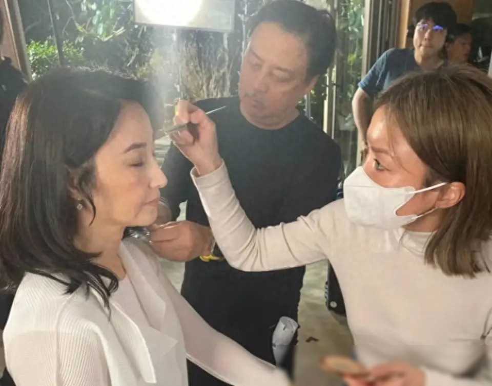 关咏荷复出拍广告！揭张家辉夫妇资产之谜-关咏荷张家辉访谈