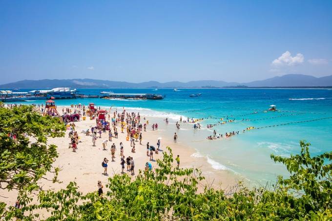 拥有无限风情的热带景观,风光无限,还是三亚的高分潜水地,除此之外