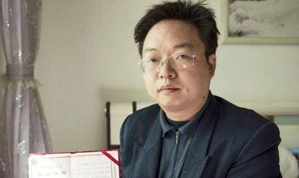 清华毕业5年后,回乡做保安,从不参加同学聚会_工作_张小勇_父母