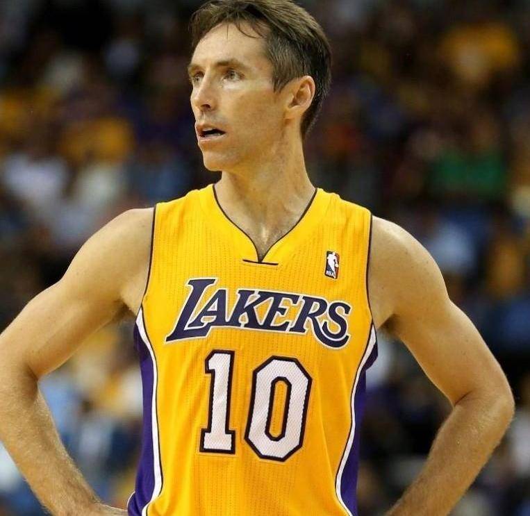 此外,纳什还可以利用自己在nba的人脉和资源,给球队带来更多的支持和