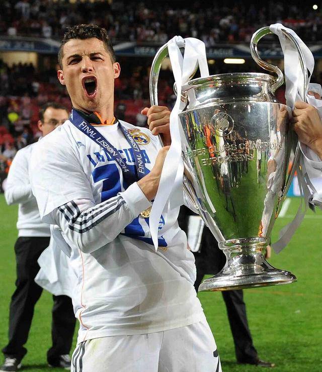 卡西利亚斯领衔,曼朱基齐闪耀_欧冠_奖杯_中场