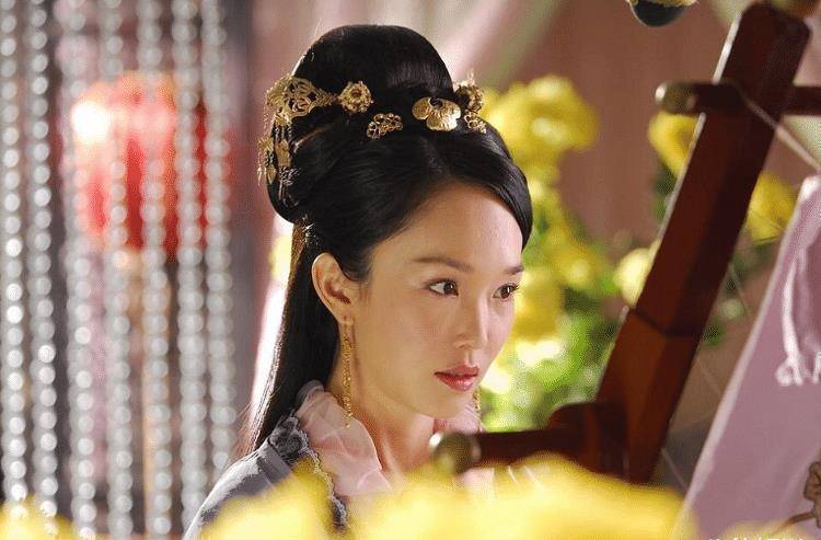 原创聊斋中的连城50岁晒与老公的照夫妻同框像是两代人