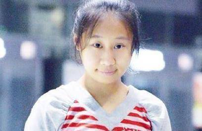 原创虹桥一姐走红背后身世不幸父母离异曾被怀疑智商有问题她却靠这件