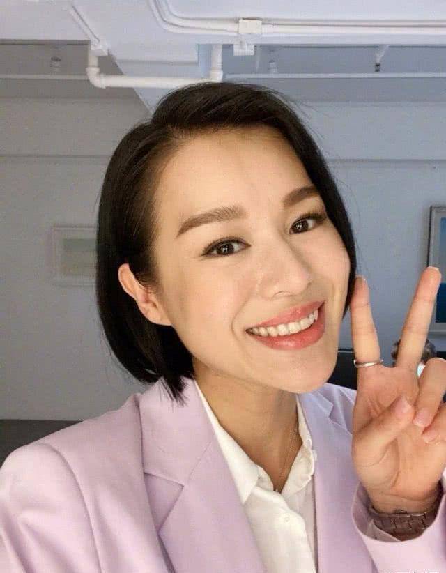 胡杏儿发型图片