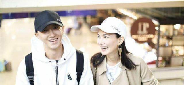 韩庚《街舞2》半决赛全军覆没,找来卢靖姗助威,女方戒指亮了_女友