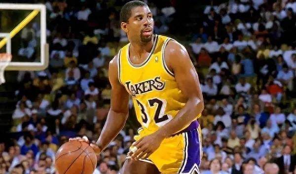 威尔特·张伯伦,埃尔金·贝勒,拉里·伯德,魔术师约翰逊和勒布朗