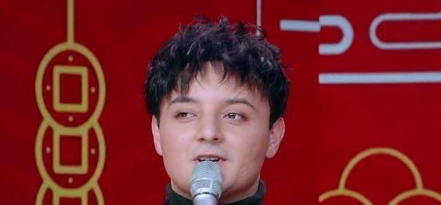 还记得童星阿尔法吗19岁谢顶被争议21岁的他植发后颜值回春