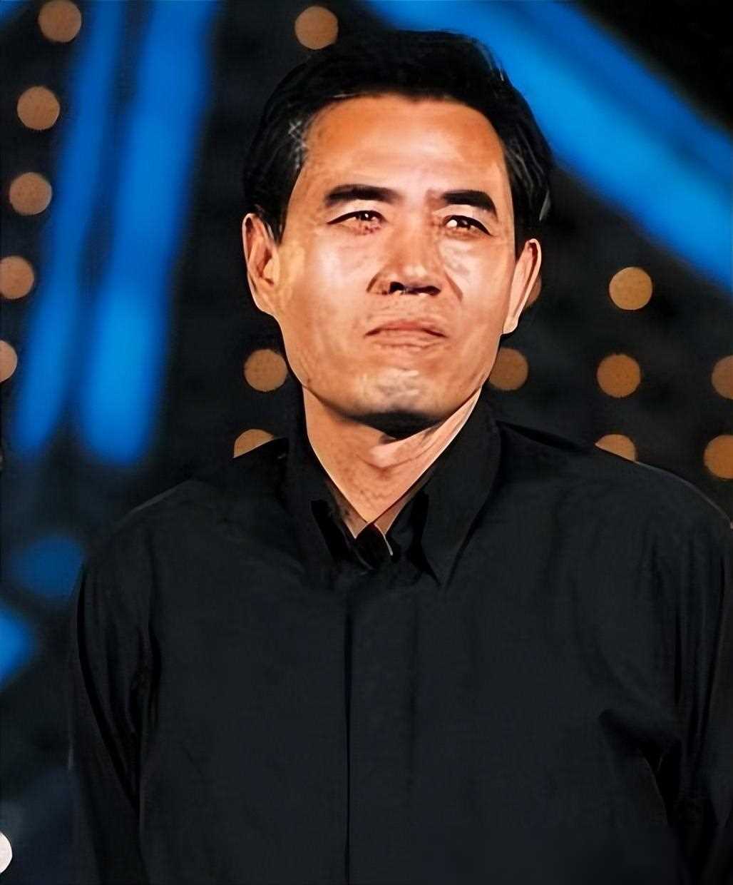 陈宝国出身普通工人家庭,从小就饱受生活的煎熬与考验.