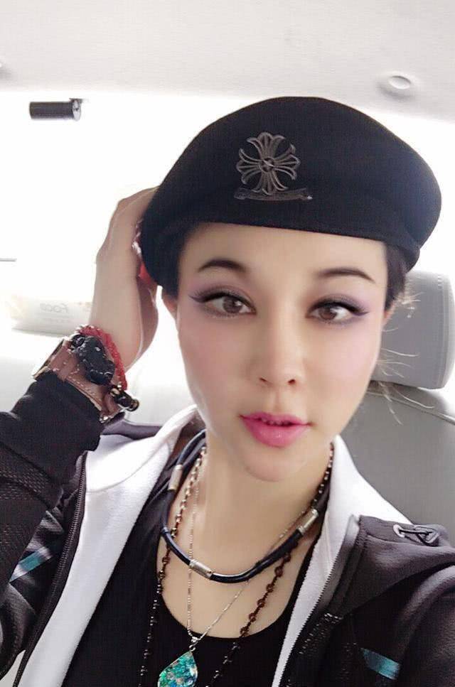原创侯耀文的美女徒弟晒出性感健身照片网友比徐冬冬身材还好