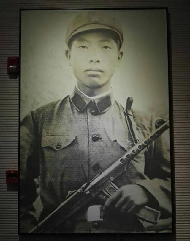 英雄王杰牺牲后8年未婚妻不愿改嫁现在深受大家尊敬