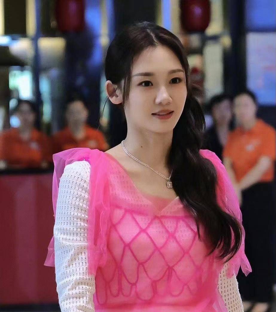 烈焰红唇大波浪,36岁的她生了三个孩子后走性感路线_淼淼_苗苗_观众