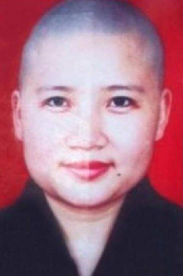 河南姑娘靠一首歌红遍中国,成为歌坛第一人,却选择剃度出家_李娜_生活