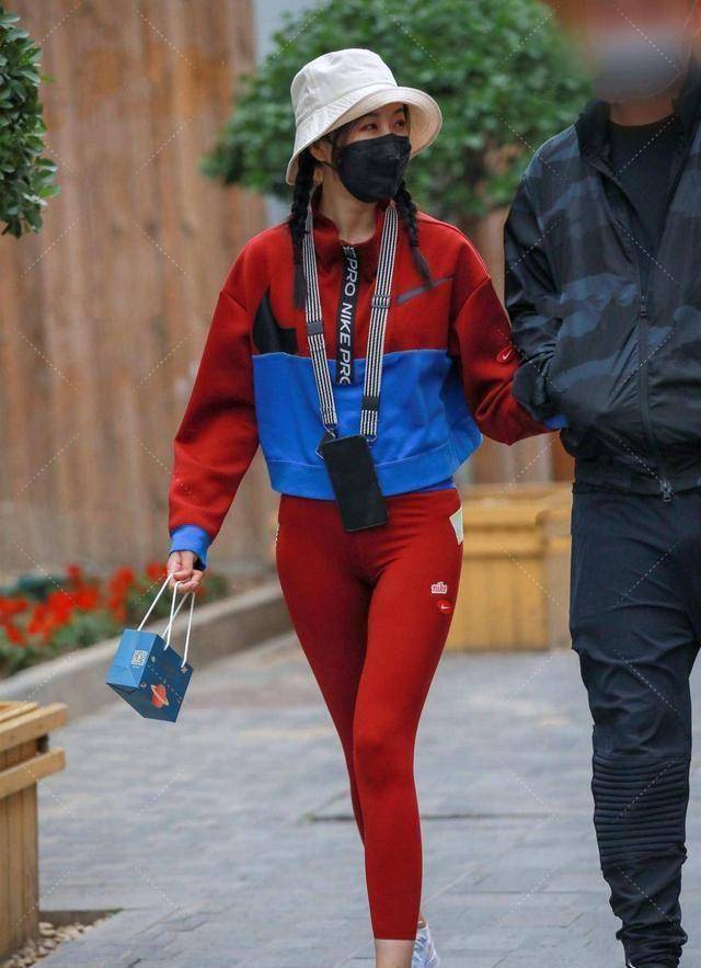 原创红蓝拼接休闲动感配色更显年轻时尚青春感十足