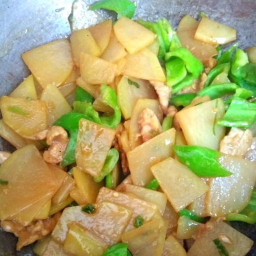 尖椒土豆片小炒肉,肉片滑嫩,土豆清脆,尖椒碧绿