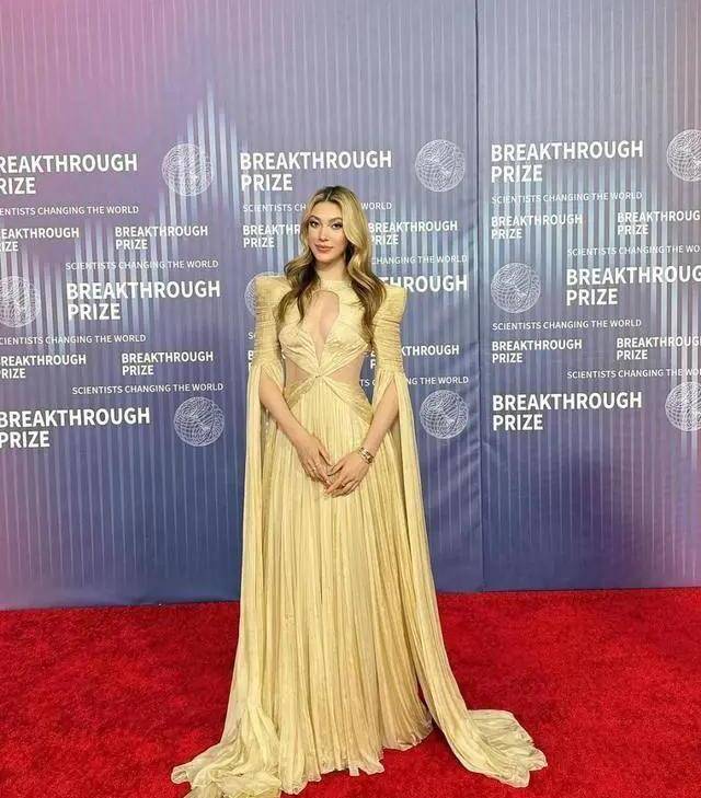 加入国外社会吧20岁的顾爱玲与世界首富相谈甚欢