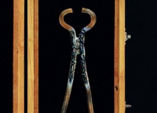 他画冒热气的剪刀卖1624万不过瘾改画工具箱卖2875万