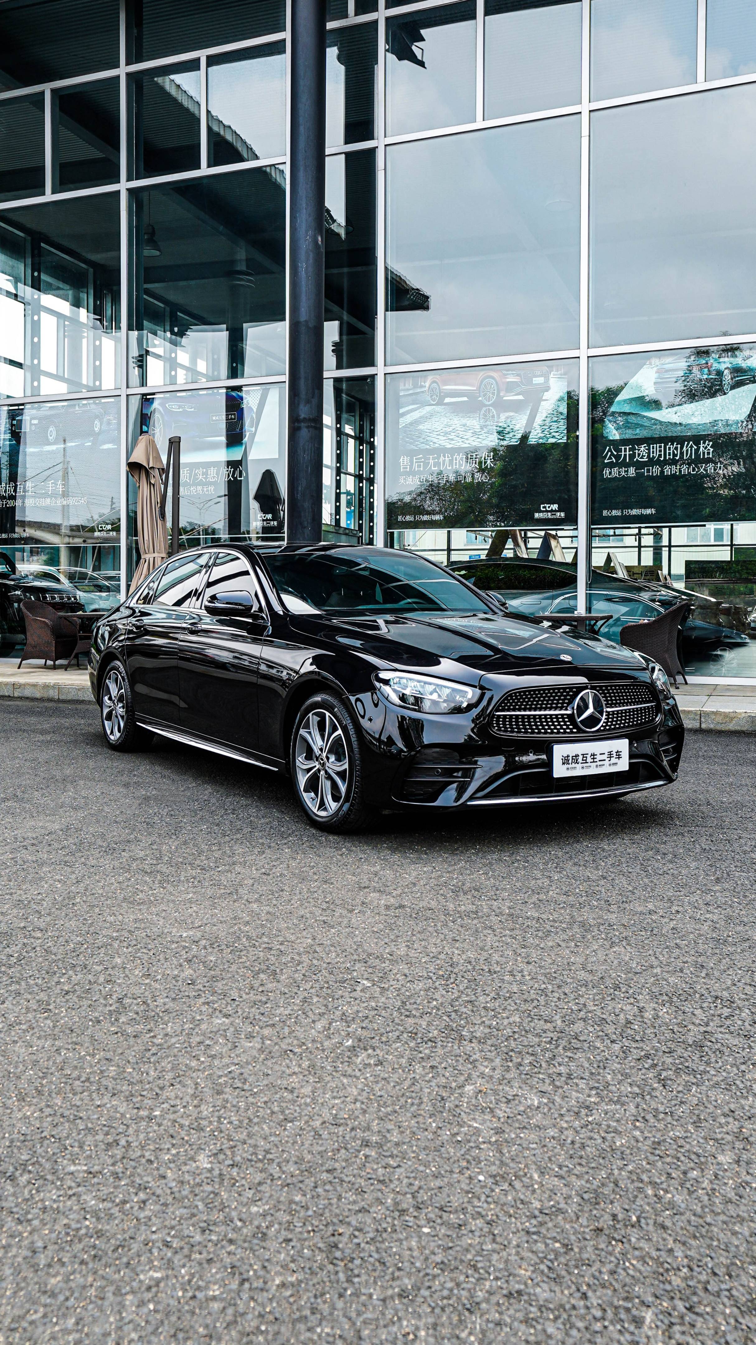 曜岩黑外观比红色和蓝色更低调,比起白色又能显运动风范,星辉式进气