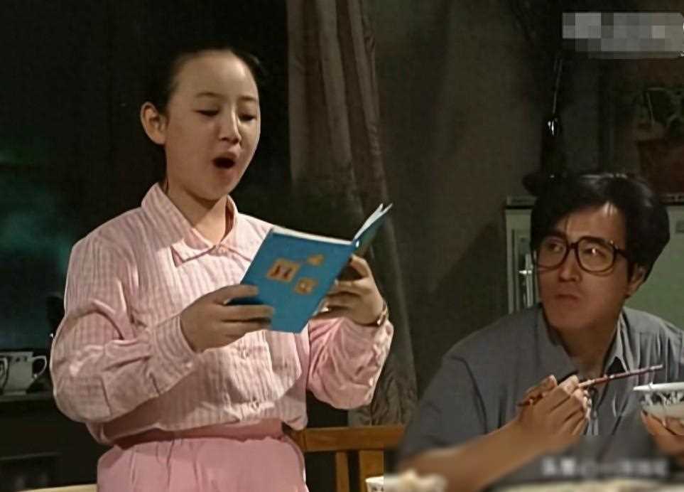 关凌,饰演《我爱我家》中贾圆圆的童星,给人留下了美好的回忆.