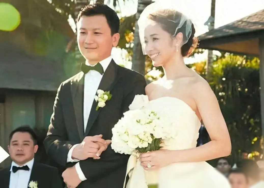 楠莉更胜一筹:两次婚恋皆明媒正娶,助力前夫抚养三个子女
