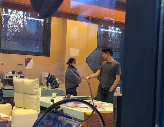 黄小蕾晒出王子文与吴永恩的合照,称自己被他们宠坏了,祝他们永远幸福