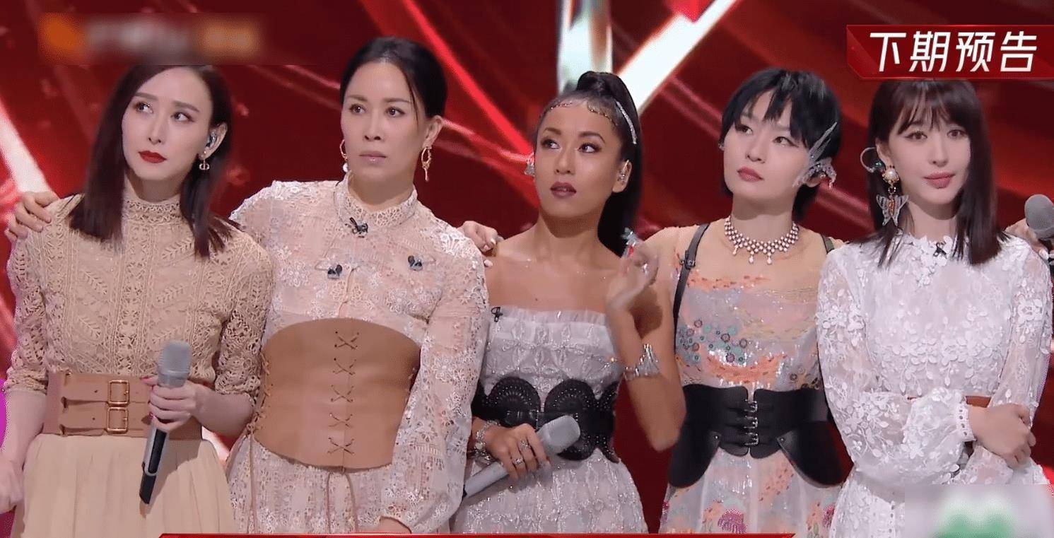 胡静和李菲儿的实力都不错,《如燕》第一句由那英老师演唱,现场的效果