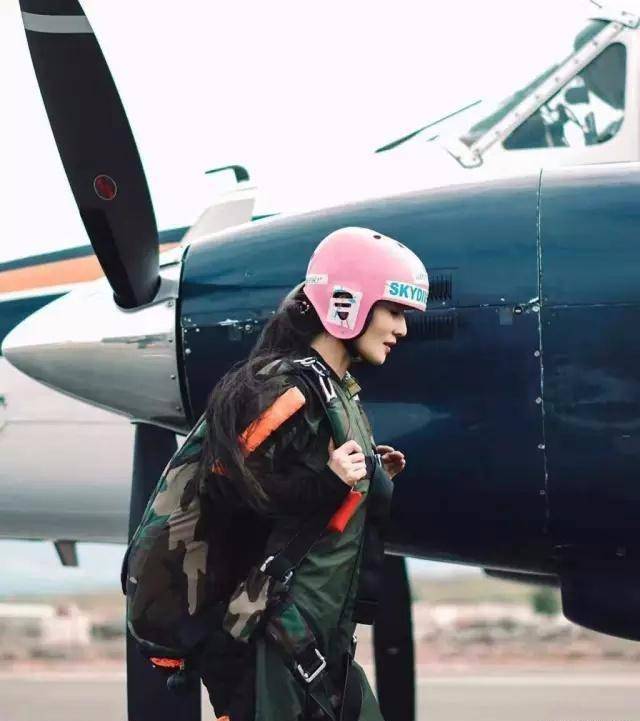 53岁健身女神刘叶琳,坚持锻炼20年,颜值高身材好无人敢叫大妈