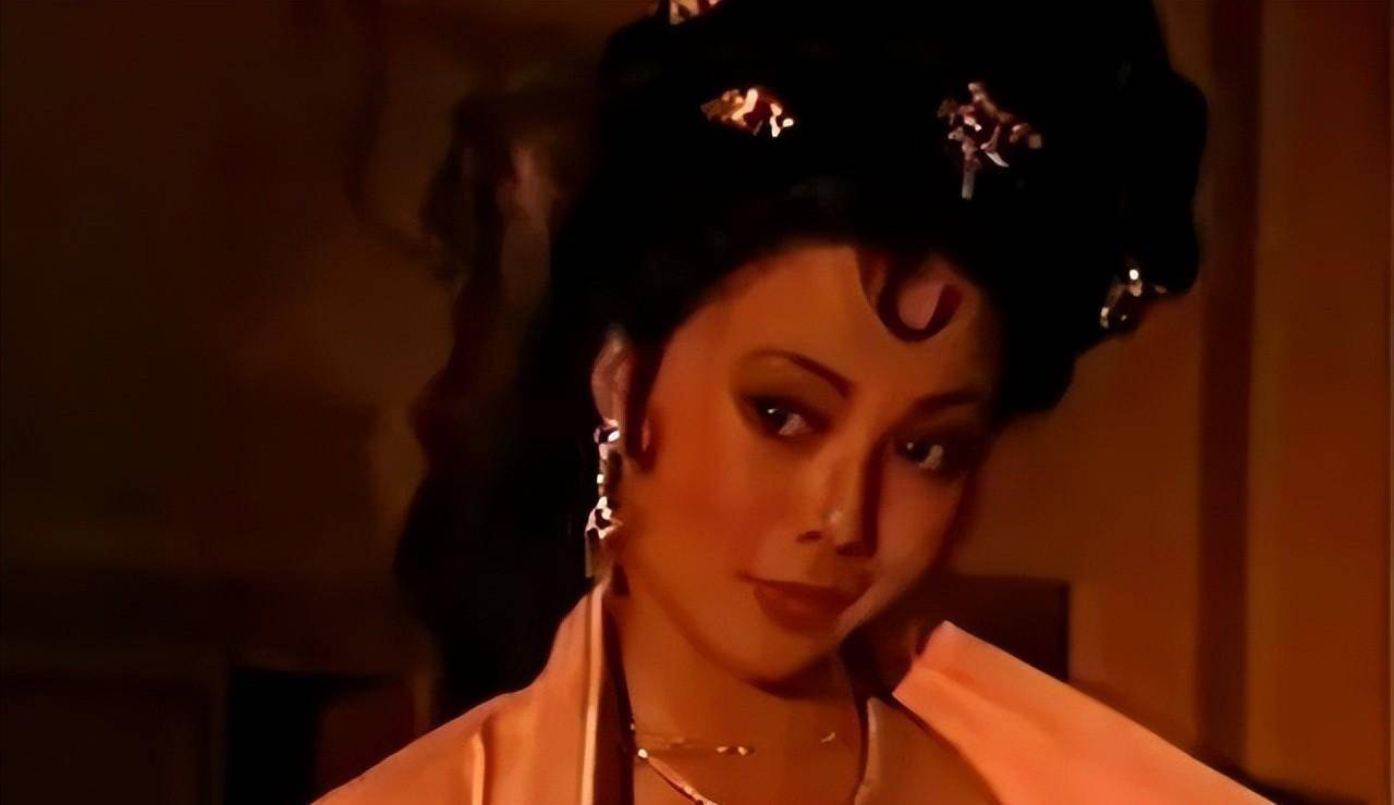 第一位饰演苏大家的女演员叫林建明,她的颜值完全与红颜祸水不符,但却