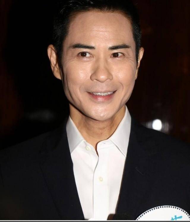 出身豪门,又是港姐冠军,她为何嫁大22岁男星,甘当生育机器?