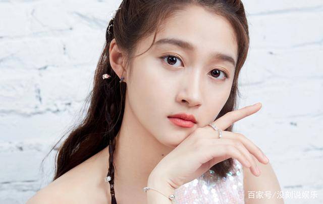 原创关晓彤真人长这样当看到央视照妖镜中的她难怪鹿晗稀罕