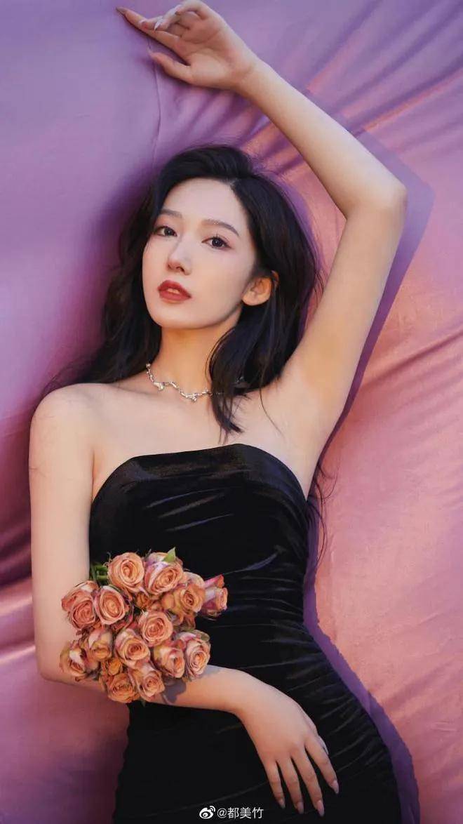 原创举报吴亦凡强奸并诈骗单亲妈妈20万都美竹回应争议