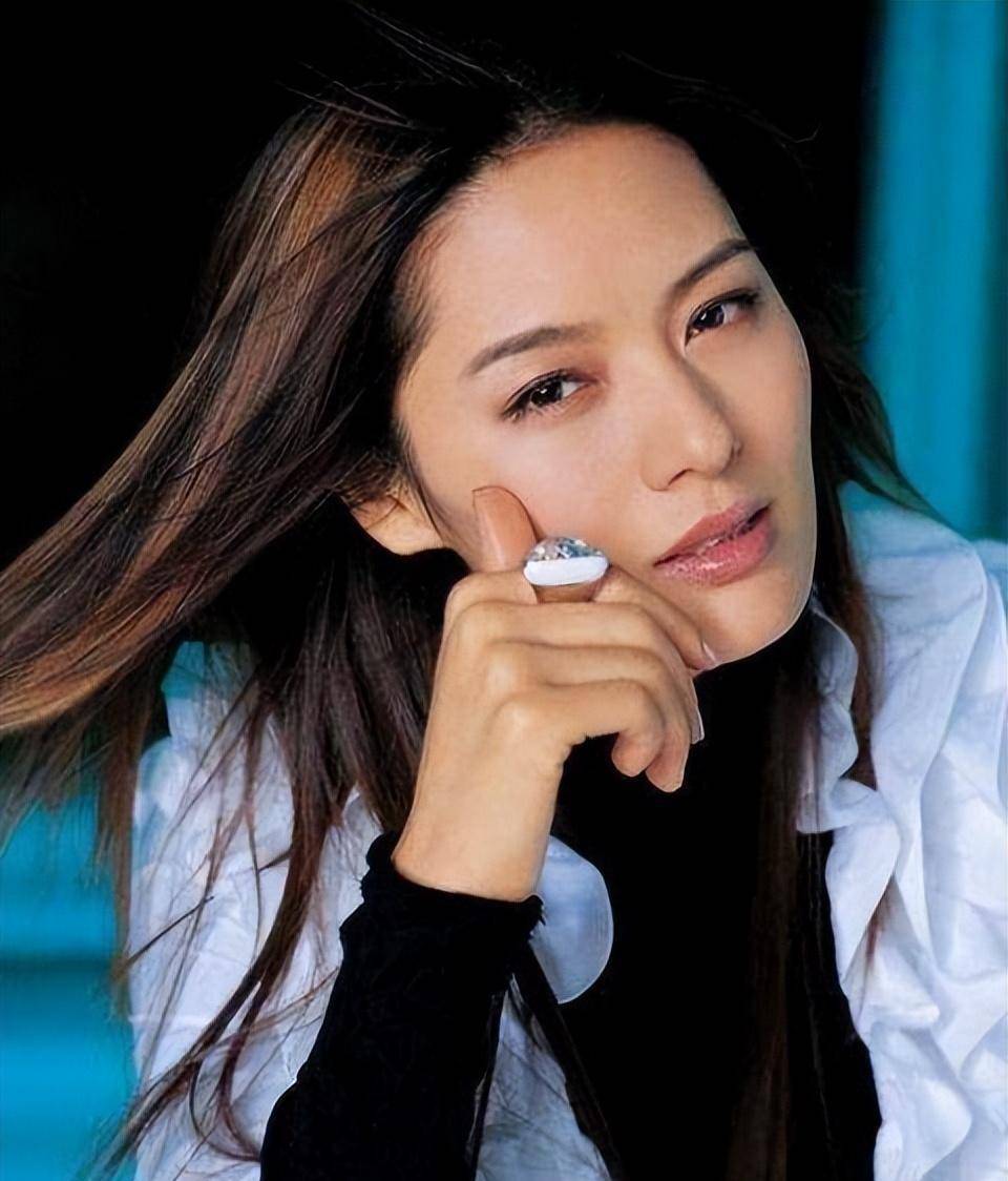 原创中国第一美人被老公分手如今归隐田园身价达10亿