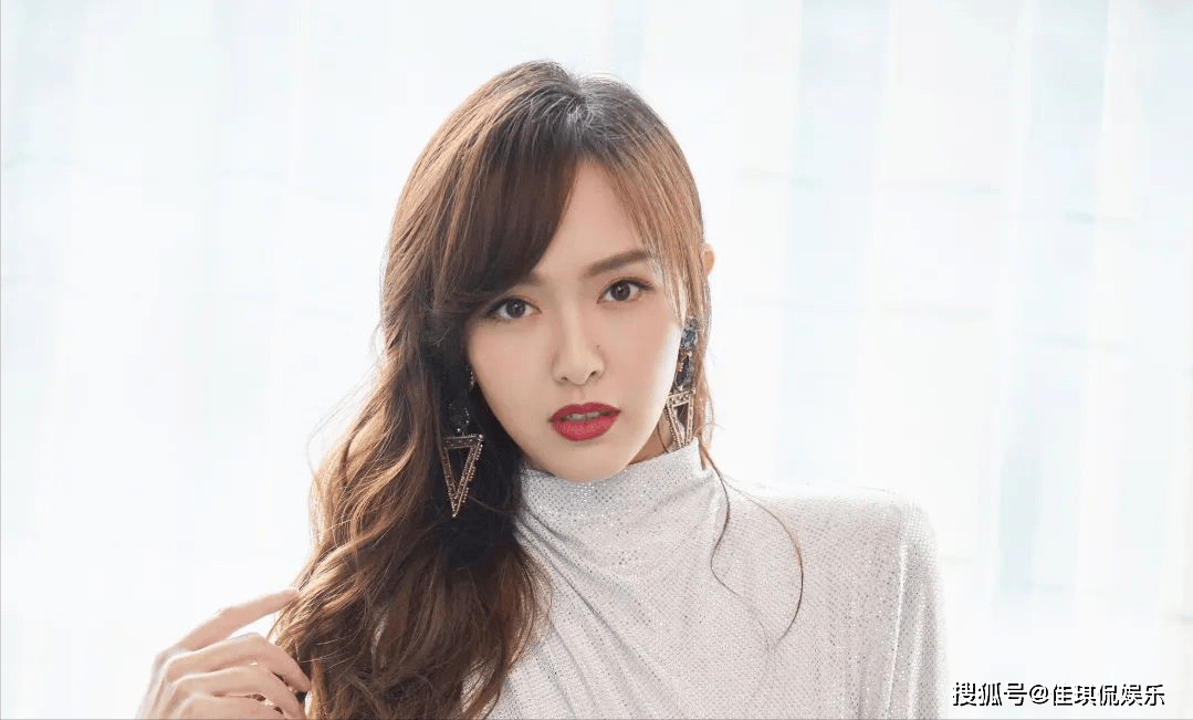 "风流甜心"唐嫣:人前清纯天真无邪,人后疯狂私交 生活混乱