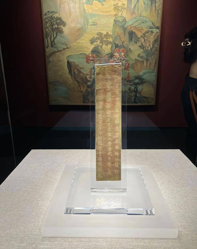 1982年农民攀登嵩山时偶然捡到一块金简没想这块金简大有来头