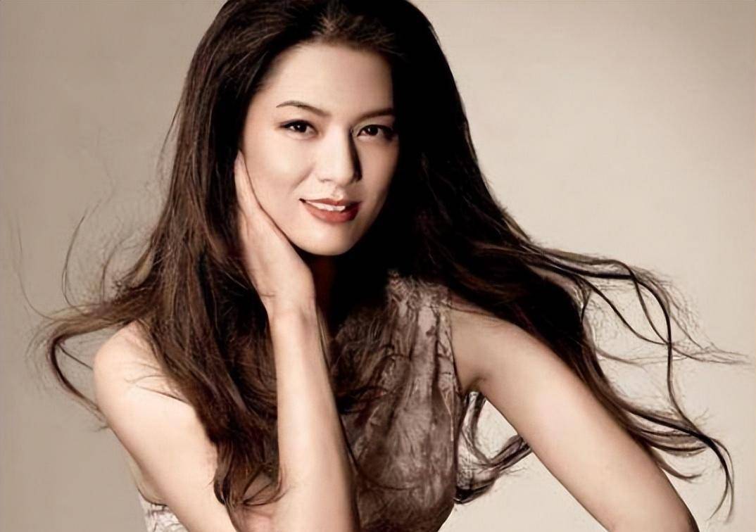 说到娱乐圈的模特,比如刘雯,何穗,奚梦瑶都很出名,.