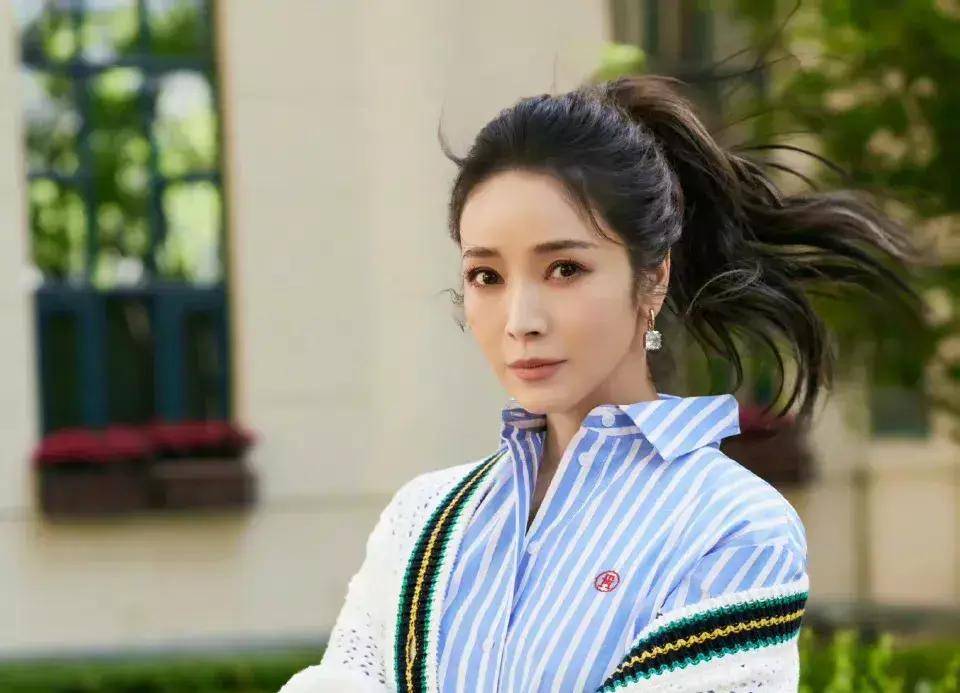 侯佩岑的不老容颜,46岁的她,看上去却如同26岁的青春美少女