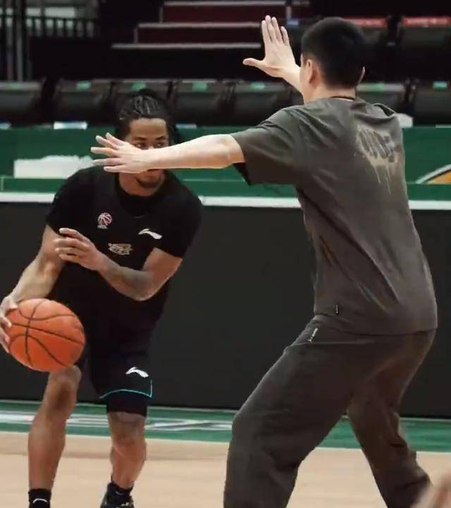 辽宁男篮迎战深圳创新战术助力夺冠_辽宁队_弗格_比赛