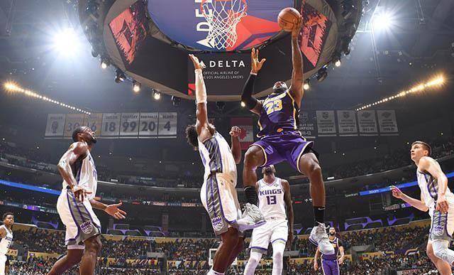 詹姆斯罚球准绝杀浓眉哥关键封盖!沃顿输给老东家!