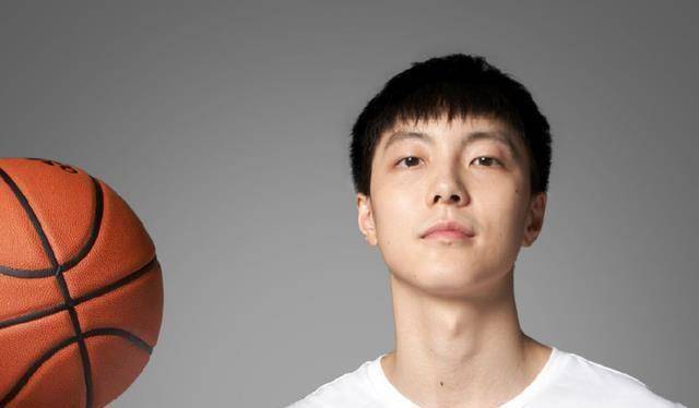 胡明轩"谜之操作",篮球圈沉默!时隔3天,苏群回应,这话