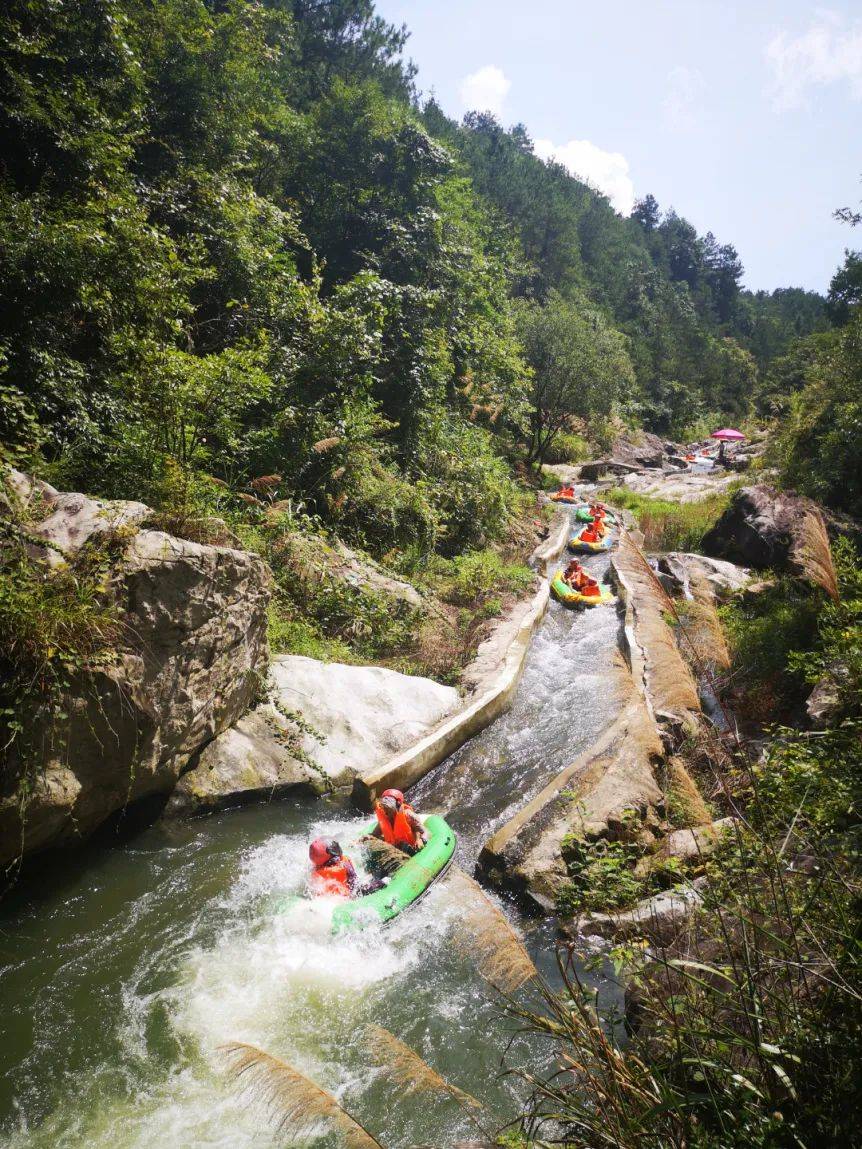 夏天的毕升大峡谷漂流更是充满了无尽的乐趣与刺激.