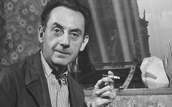 但是他却是有史以来第一个摄影作品价值远远超越其他所擅长的艺术型式