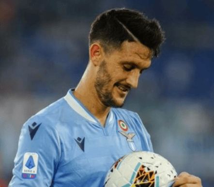 希望和拉齐奥和解?罗体:阿尔贝托进球后指着拉齐奥队徽庆祝