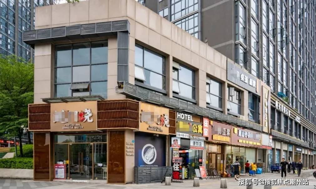 萝岗敏捷广场距离佳大瑞园直线距离仅250米左右,商场种类齐全,购物
