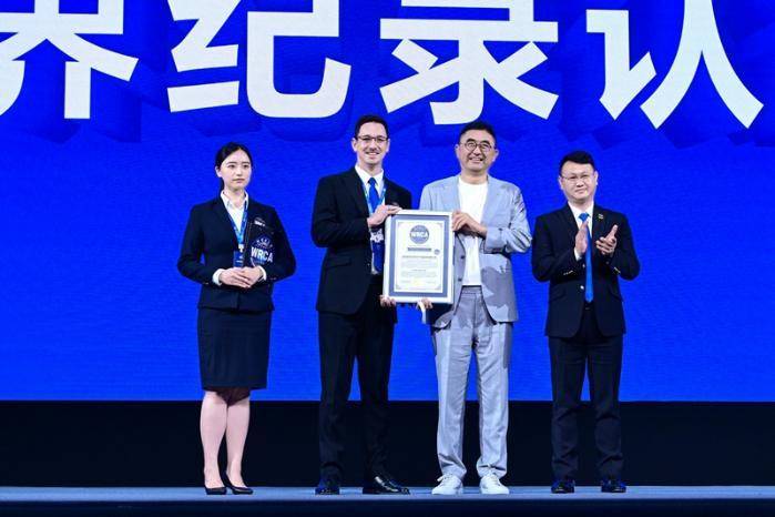 知名科普up主毕导(毕啸天)作为安吉尔净水科技体验官分别发表主题分享