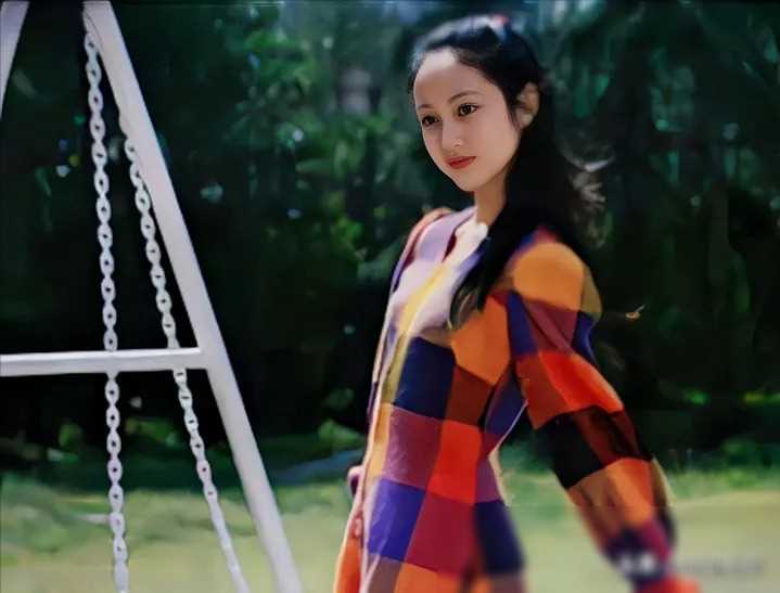 最美西施近照曝光,岁容貌大变,帅气丈夫也是演员