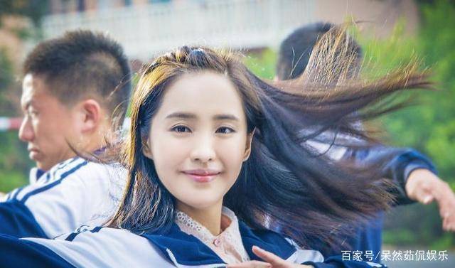 佟丽娅称自己"全班最丑",本以为是自谦,看合照:什么神仙班级