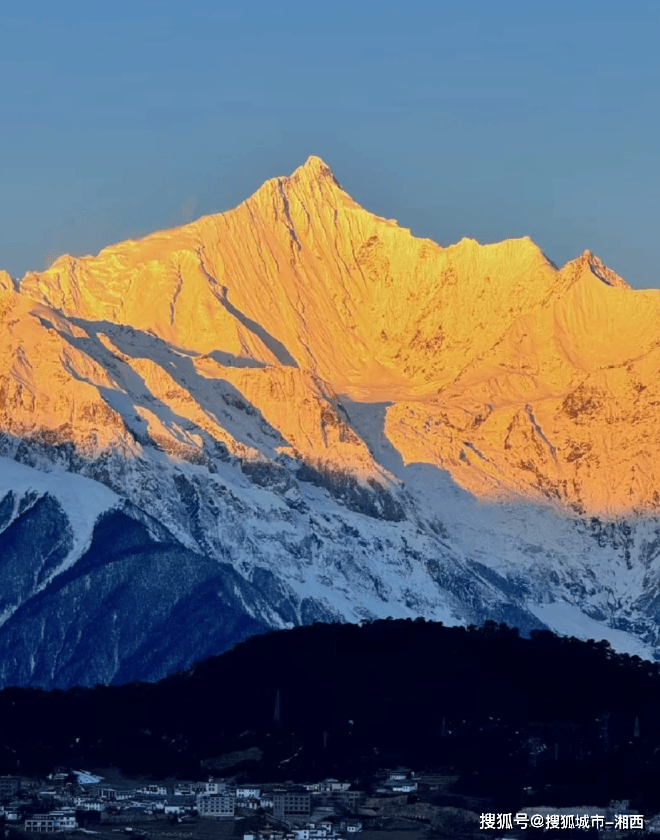 梅里雪山世界最美雪山图片