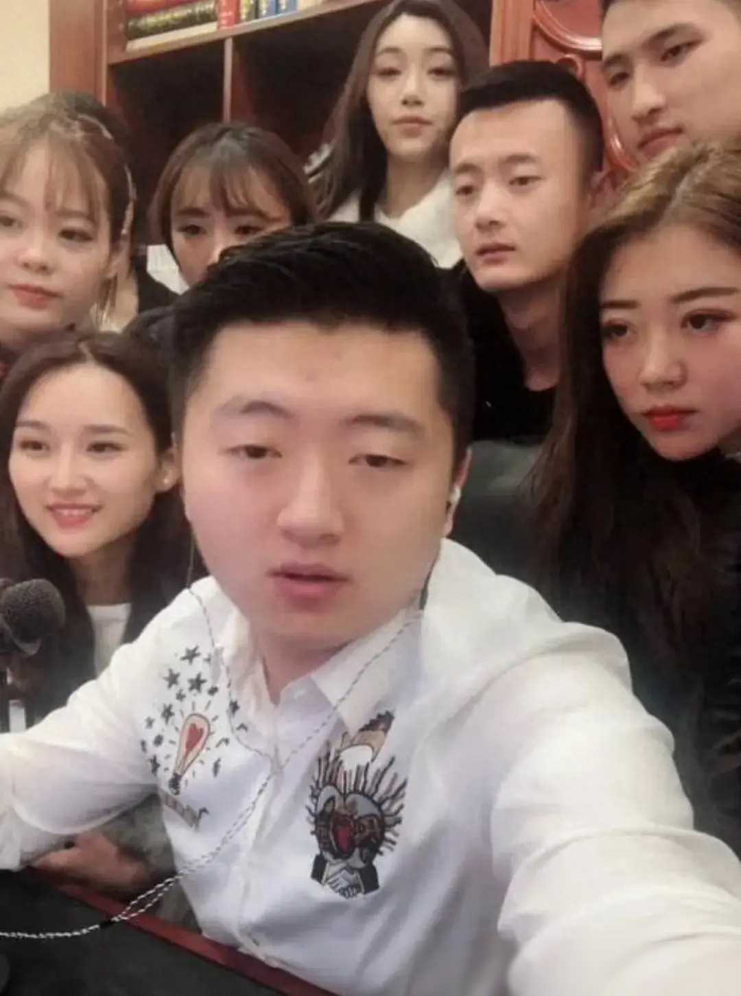 逼婚事件引发热议,崔阿扎成话题中心,电母身份备受瞩