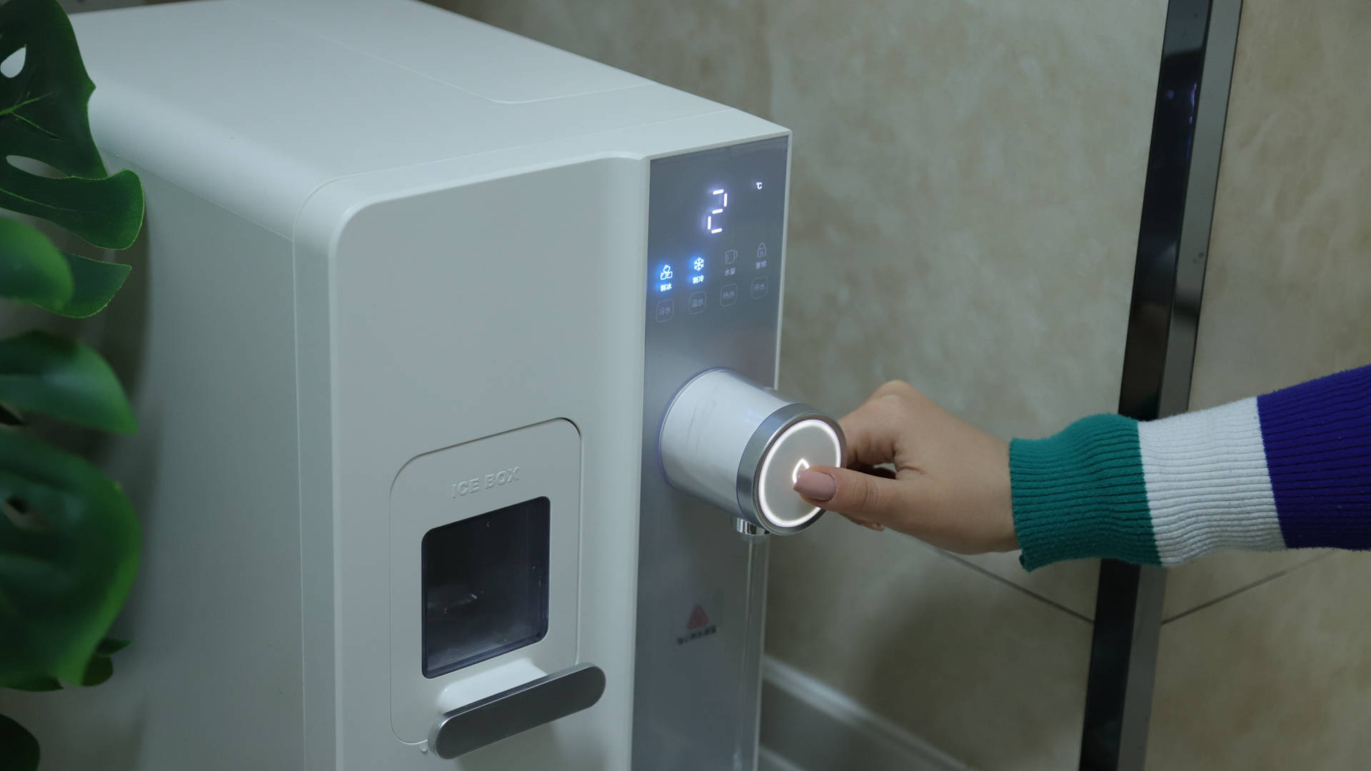 冰温冷热四季皆宜：体验宜米西塔制冰饮水机